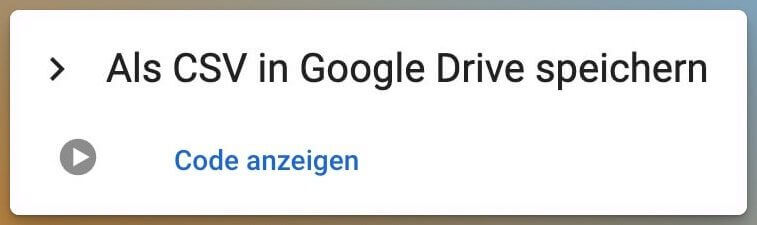 Auf dem Bild ist ein Button mit der Aufschrift "Als CSV in Google Drive speichern" und darunter ein Link "Code anzeigen".